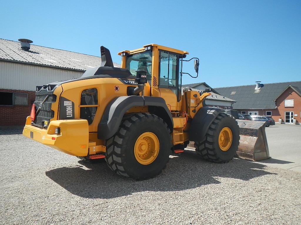 VOLVO L110H front loader