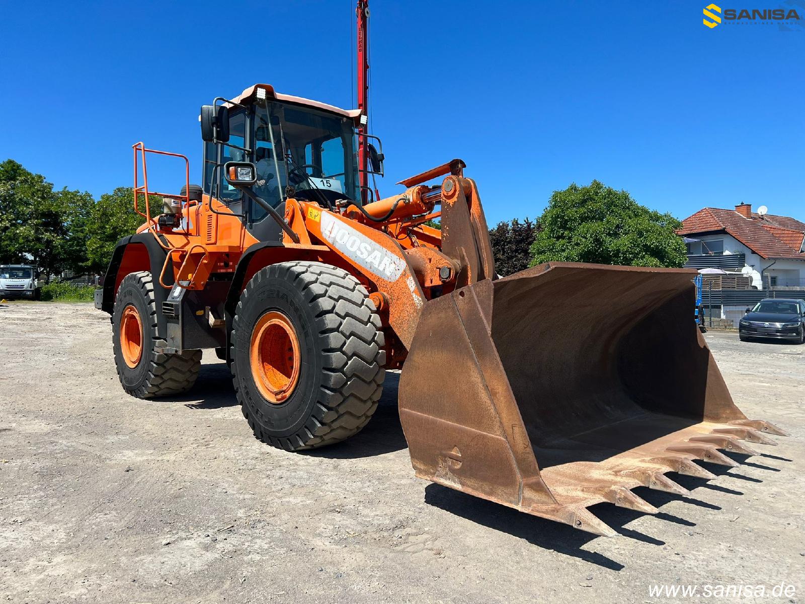 DOOSAN DL300-3 front loader