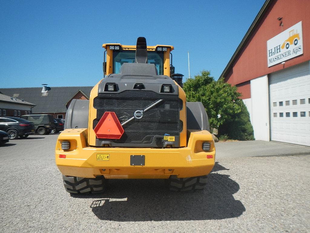 VOLVO L110H front loader