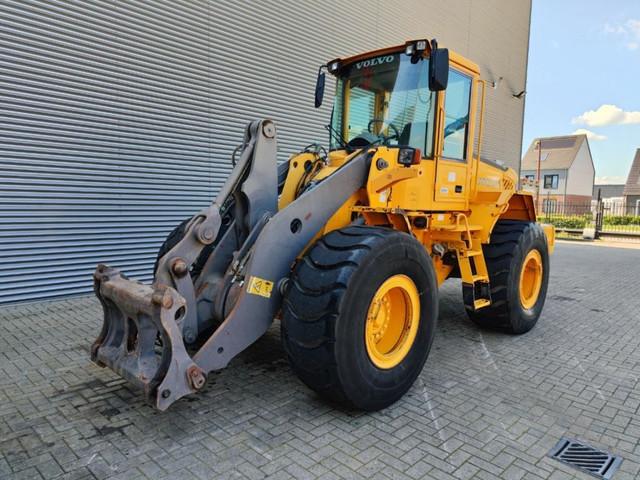 VOLVO L 90 E front loader