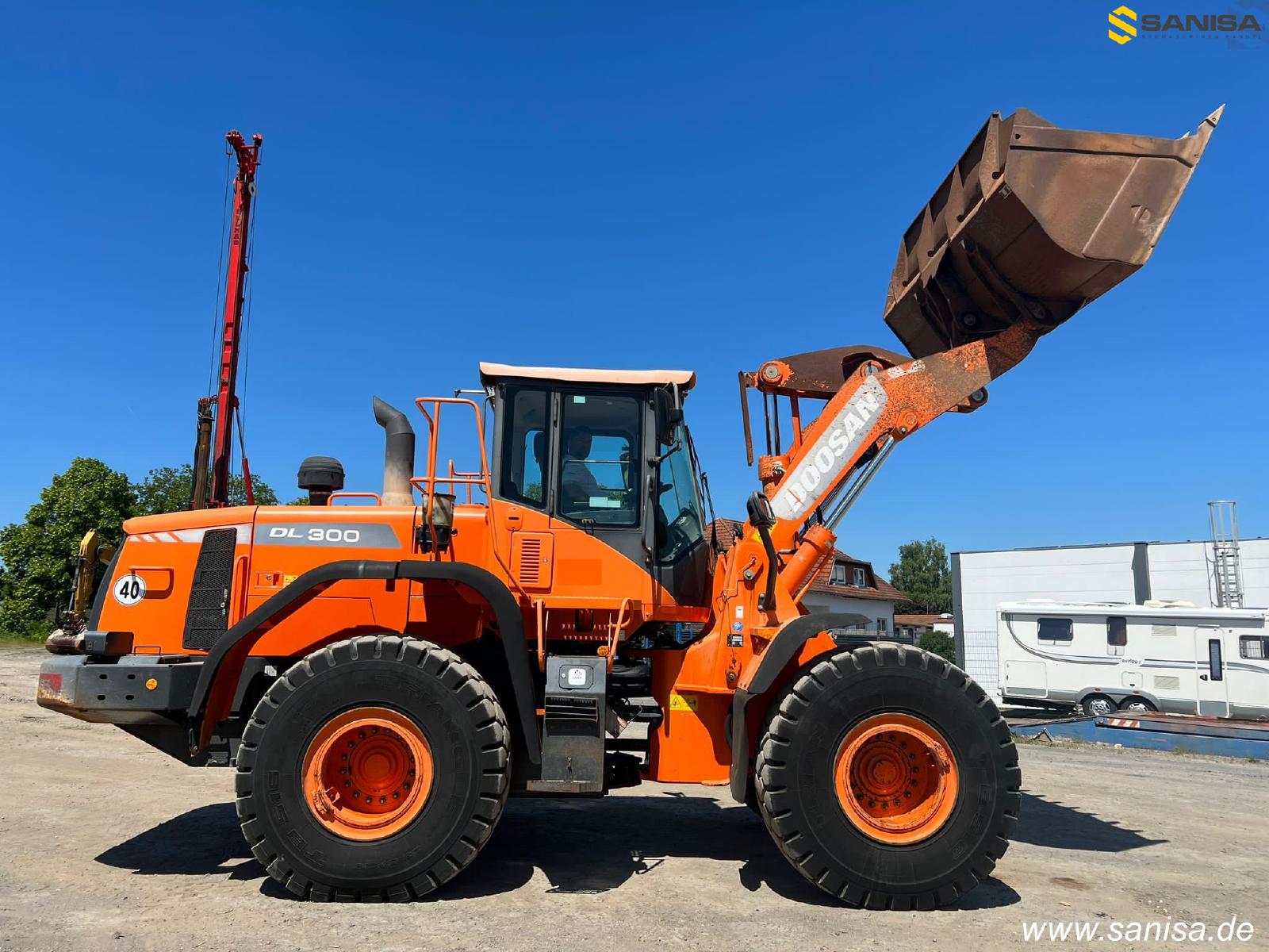 DOOSAN DL300-3 front loader