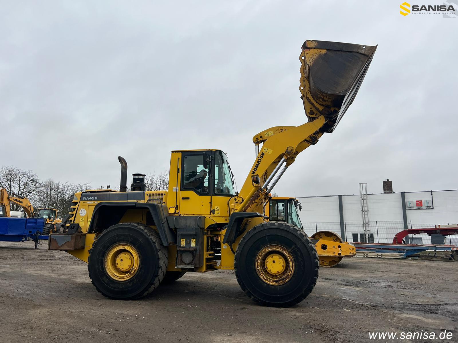 KOMATSU WA 420-3 front loader