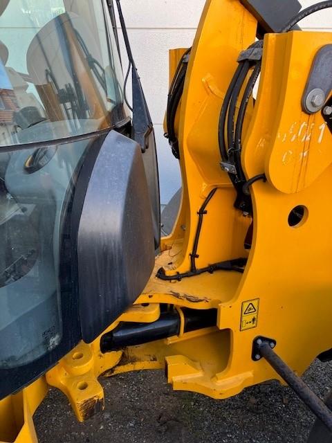 JCB 407 front loader