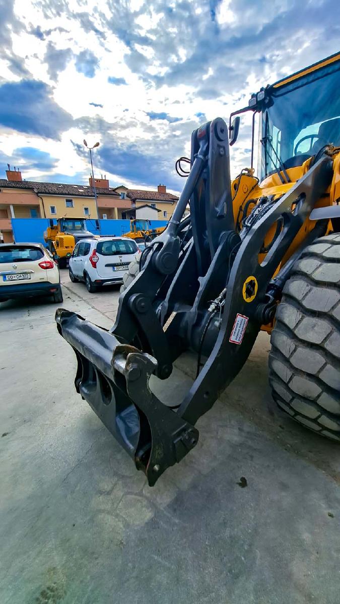 VOLVO L90H front loader