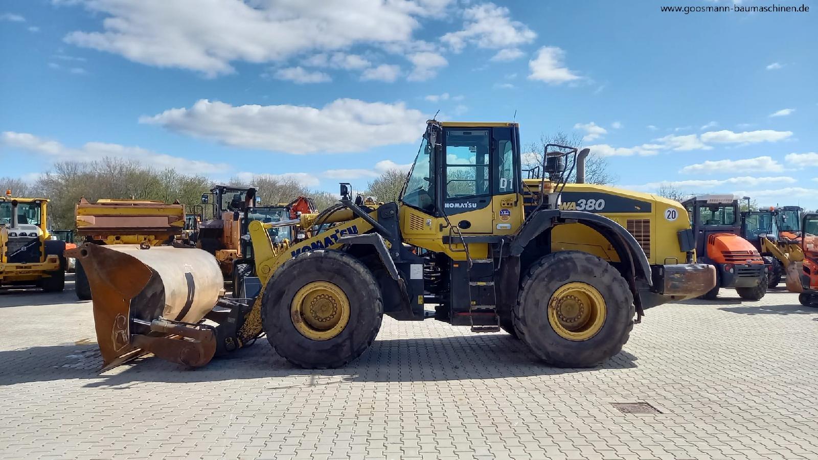 KOMATSU WA380-7 front loader