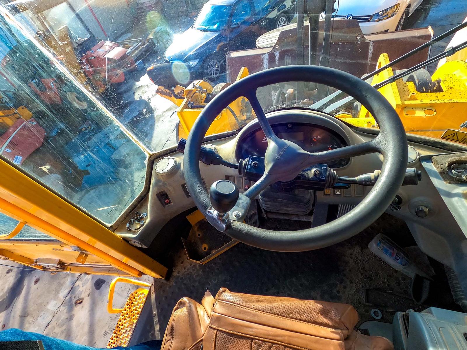 VOLVO L110E front loader