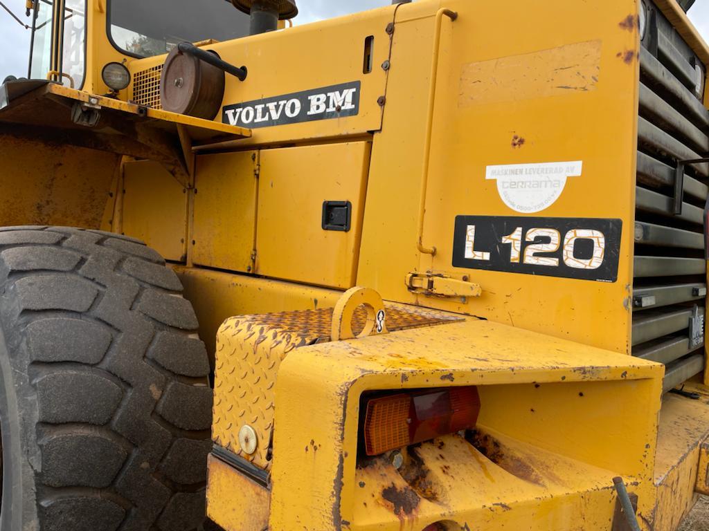 VOLVO L 120 front loader