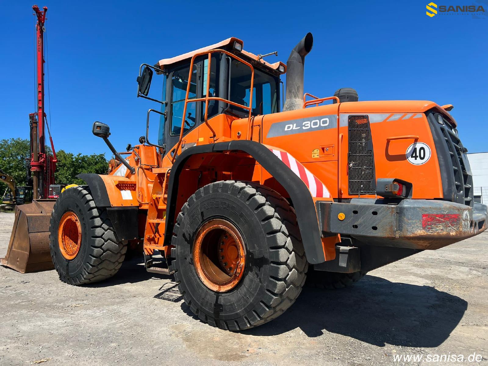 DOOSAN DL300-3 front loader