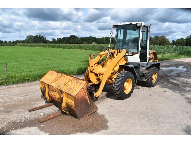 LIEBHERR L 506 Compact front loader