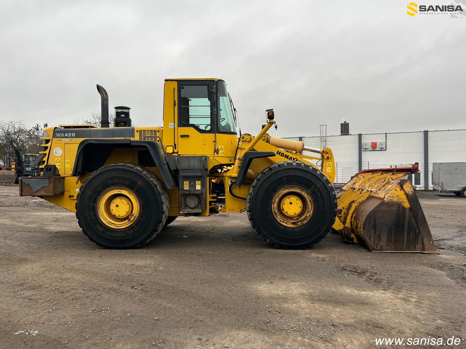 KOMATSU WA 420-3 front loader