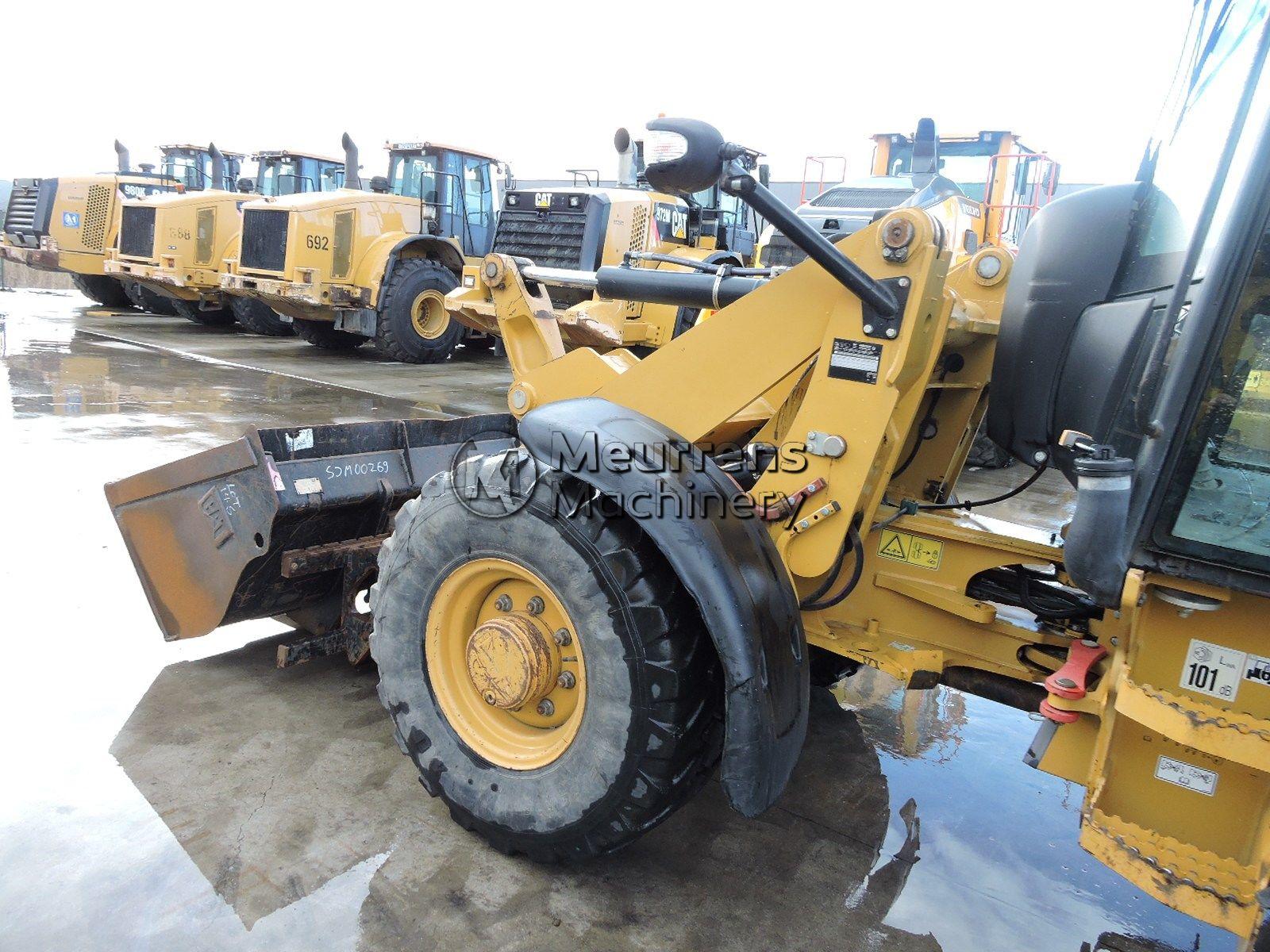 CATERPILLAR 907H front loader