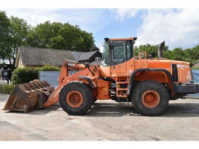 DOOSAN DL 300 front loader