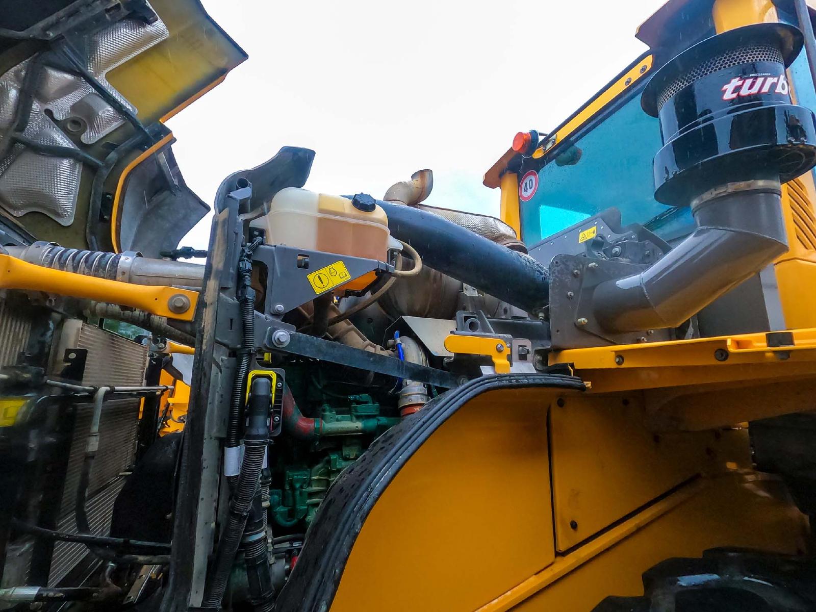 VOLVO L110H front loader