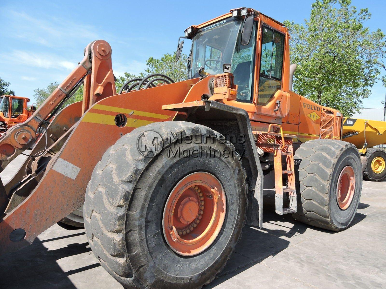 VOLVO L220F front loader