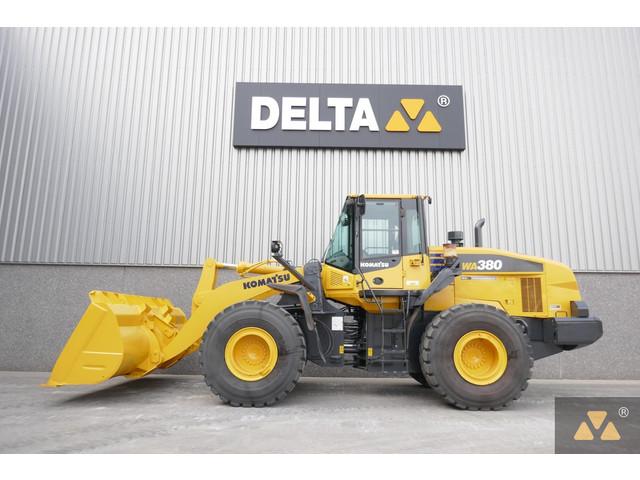 KOMATSU WA380-7 front loader