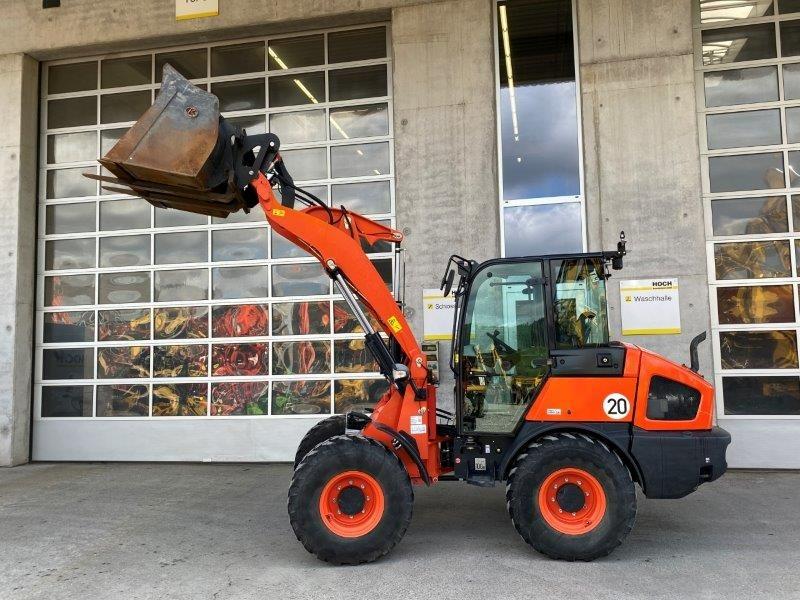 KUBOTA R090 front loader