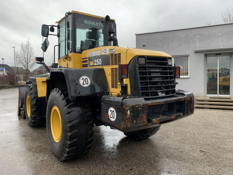 KOMATSU WA250-5 front loader