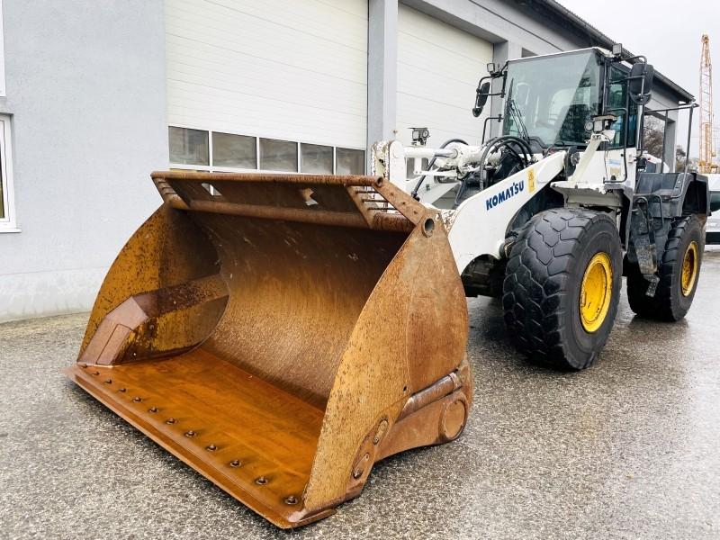 KOMATSU WA380-6 front loader