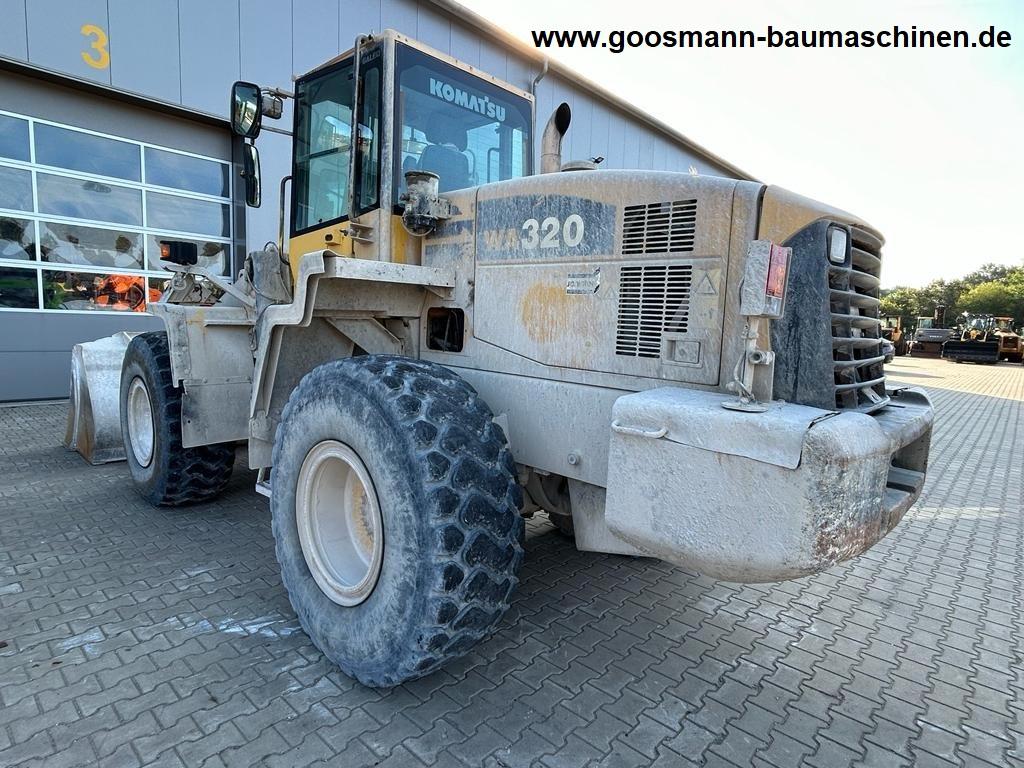 KOMATSU WA320-5 front loader