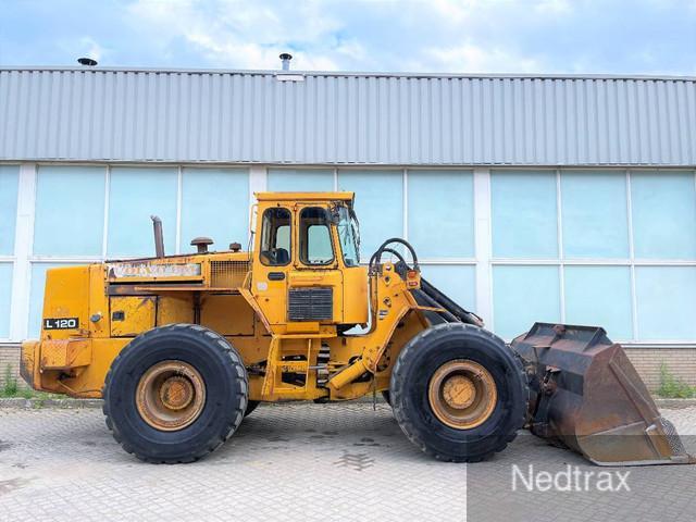 VOLVO L 120 front loader