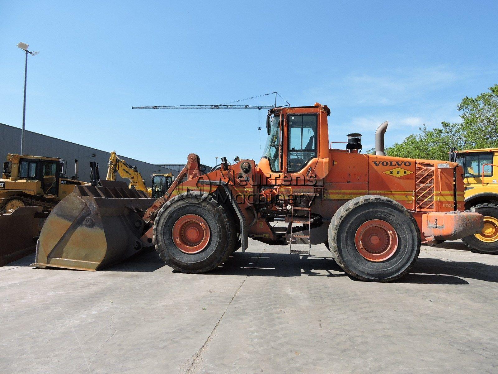 VOLVO L220F front loader