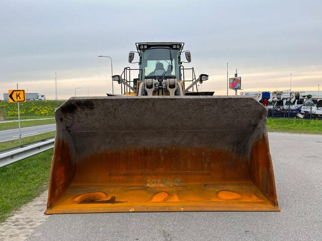 CATERPILLAR 980M front loader