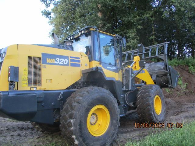 KOMATSU WA 320-3 front loader