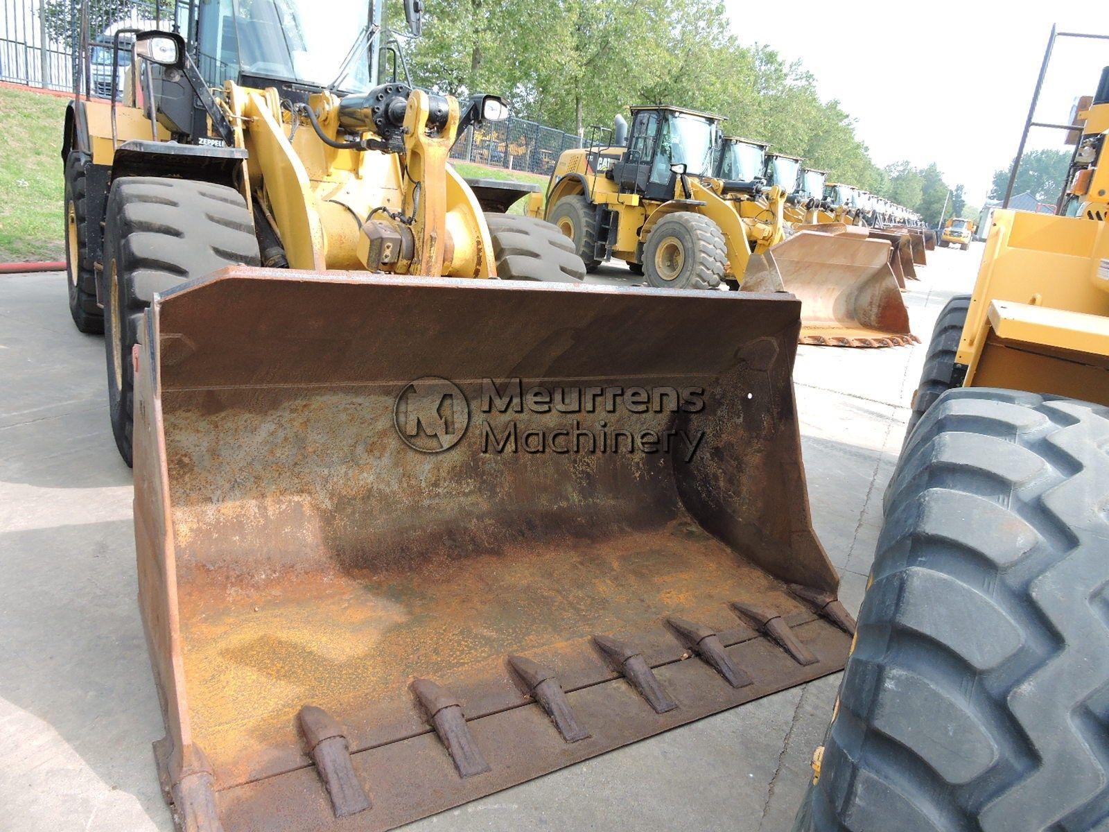 CATERPILLAR 972M front loader