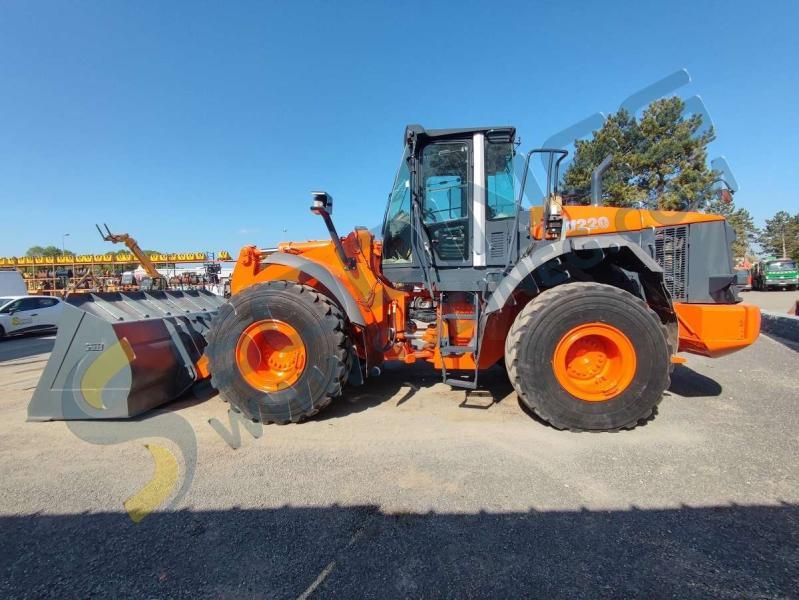 HITACHI ZW 220 front loader