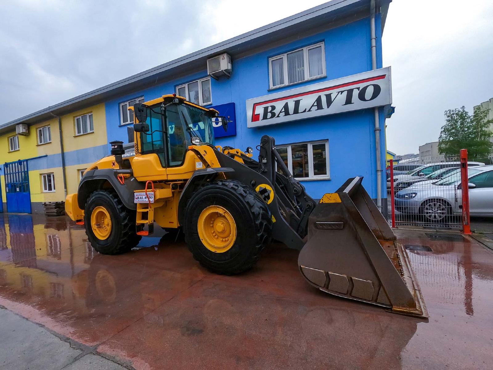 VOLVO L110H front loader