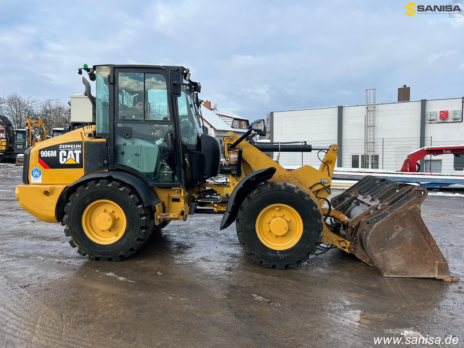 CATERPILLAR 906M front loader