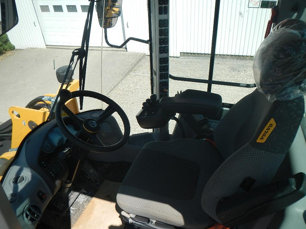 VOLVO L110H front loader