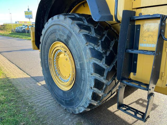 CATERPILLAR 982M front loader