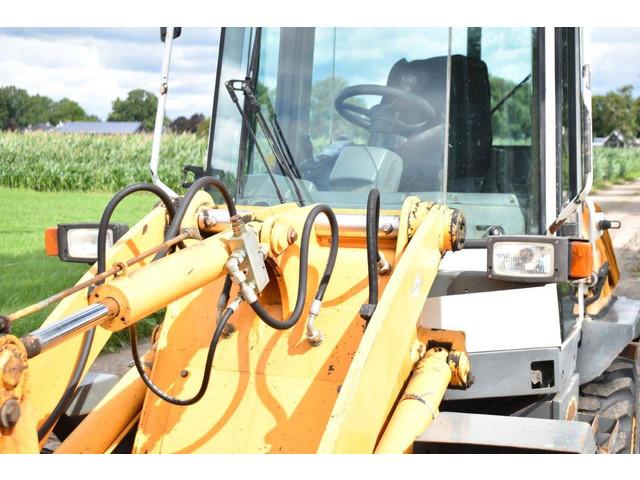 LIEBHERR L 506 Compact front loader