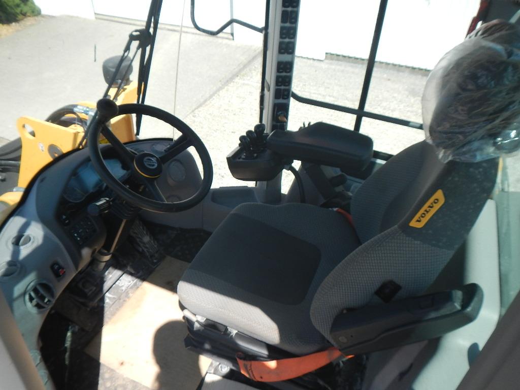 VOLVO L110H front loader