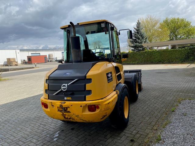 VOLVO L25F front loader