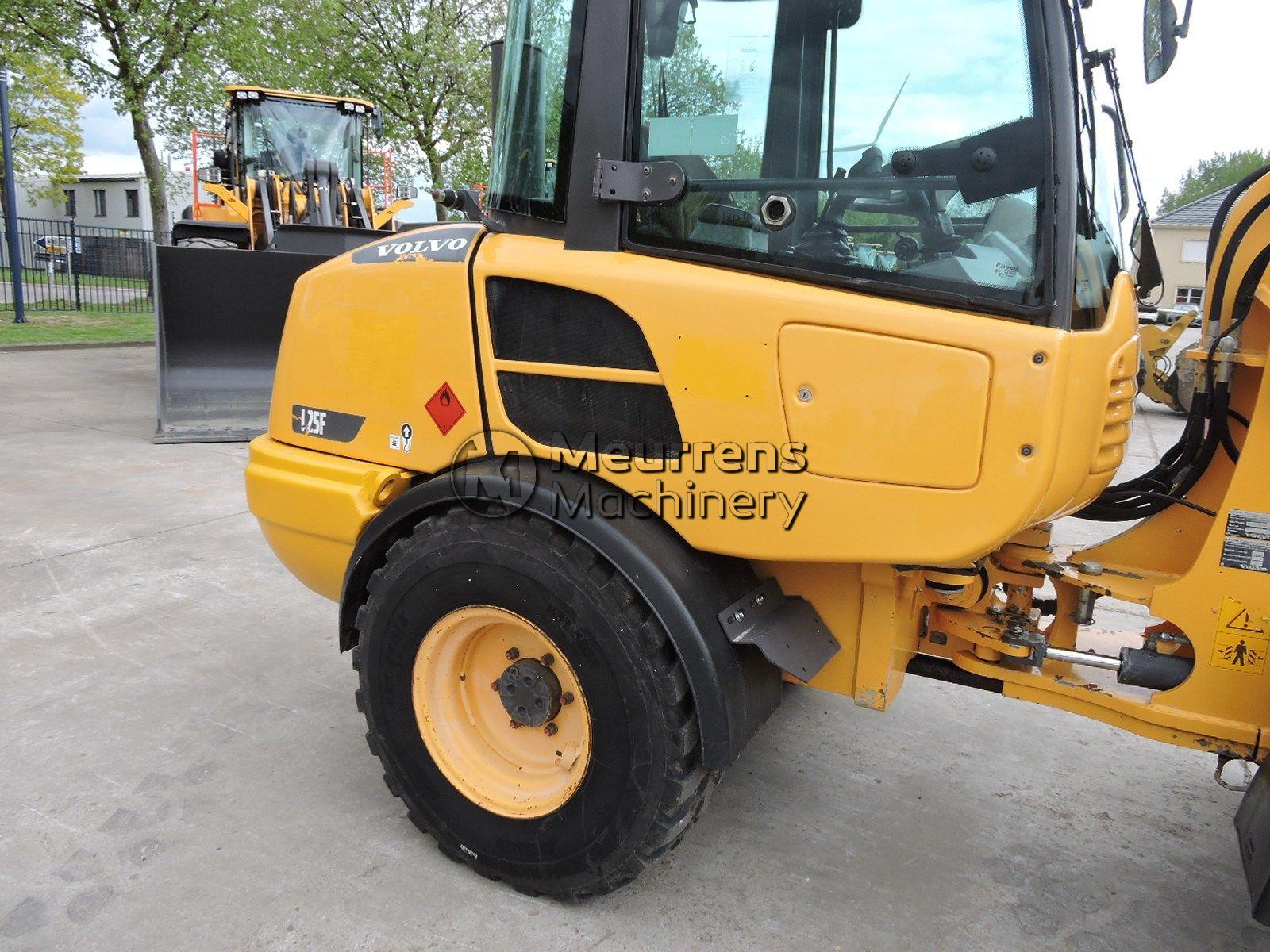 VOLVO L25F front loader