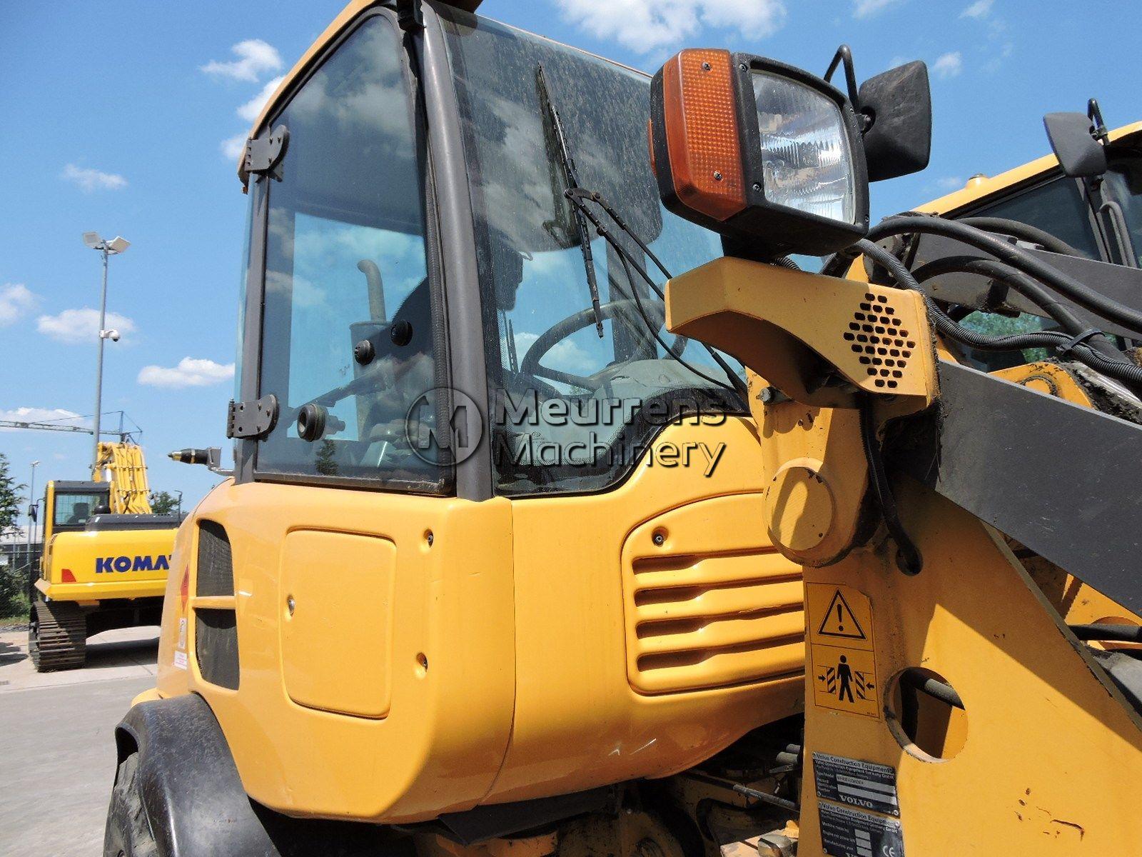 VOLVO L25F front loader