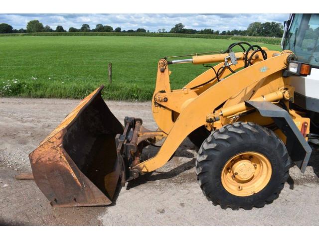 LIEBHERR L 506 Compact front loader