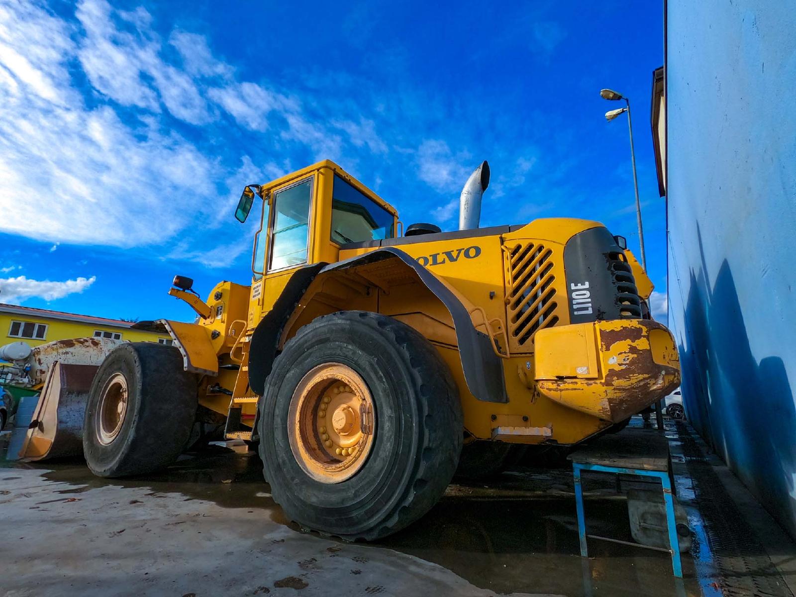 VOLVO L110E front loader