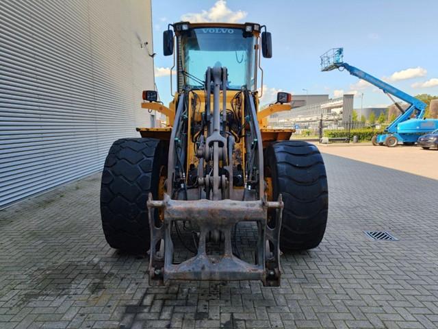 VOLVO L 90 E front loader