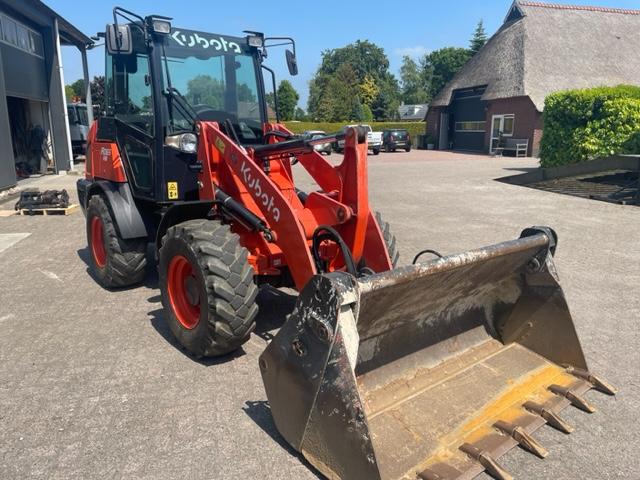 KUBOTA R065 front loader