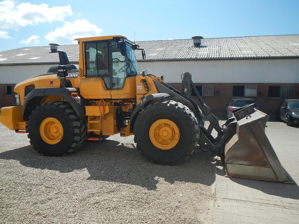 VOLVO L110H front loader