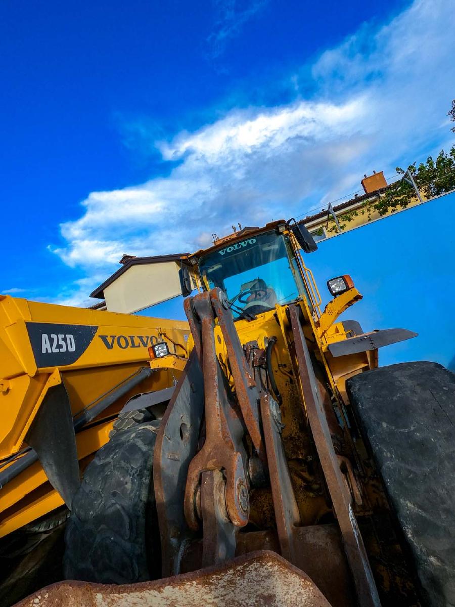 VOLVO L110E front loader