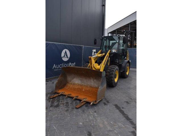 KOMATSU WA70M-8E0 front loader