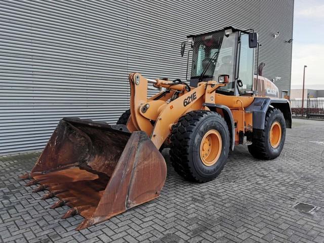 CASE 621 E front loader