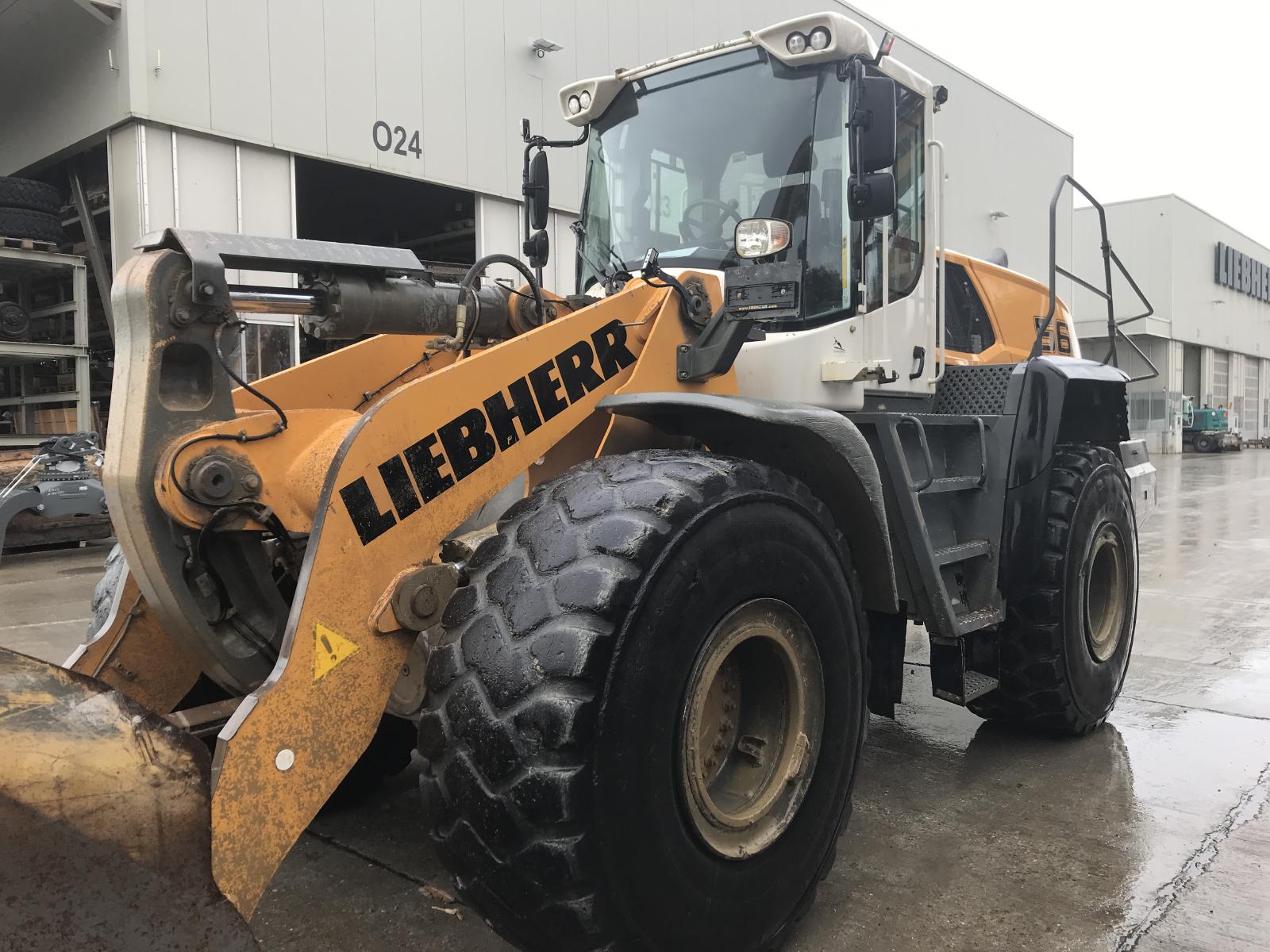 LIEBHERR L 566 XPower front loader