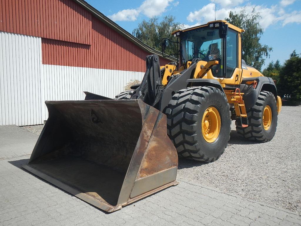 VOLVO L110H front loader