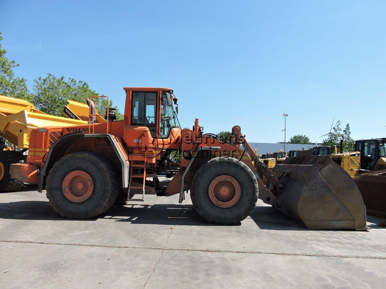 VOLVO L220F front loader