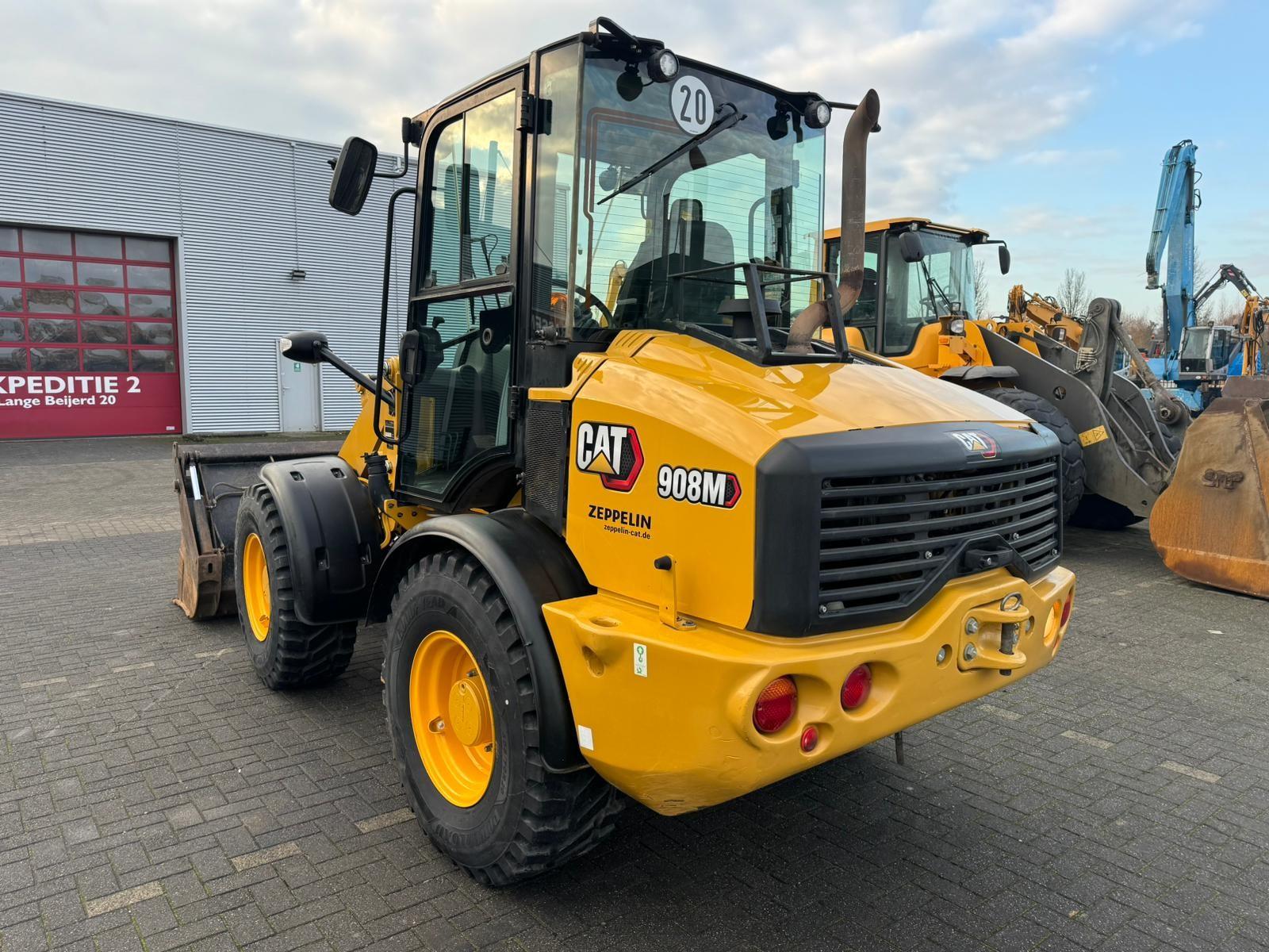 CATERPILLAR 908M front loader